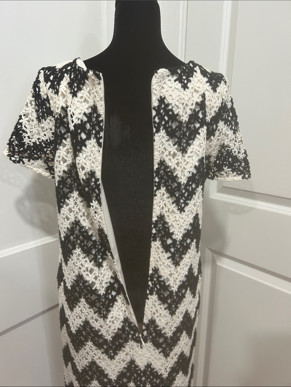 Talbots Chevron Crochet Lace Sheath Dress womens  6 Black White Cocktail Career - Picture 7 of 16